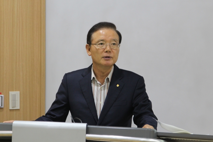 안중호 회장은 인사말을 통해 “수준 높은 말굽 관리를 통해 다시 한번 한국 말산업을 드높일 기회를 마련하고자 했다”고 했다. ⓒ말산업저널 안치호