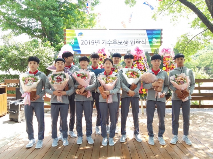 한국마사회는 ‘2019년 기수후보생 입학식’을 개최했다. 기수후보생들은 총 4년 동안 교육을 받고 정식 기수가 된다(사진 제공= 한국마사회 홍보부).