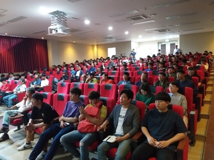 한국마사회 렛츠런파크 제주는 6월 9일 제주 지역 말 관계자들을 대상으로 말 복지 향상을 위한 교육을 실시했다(사진 제공= 렛츠런파크 제주).