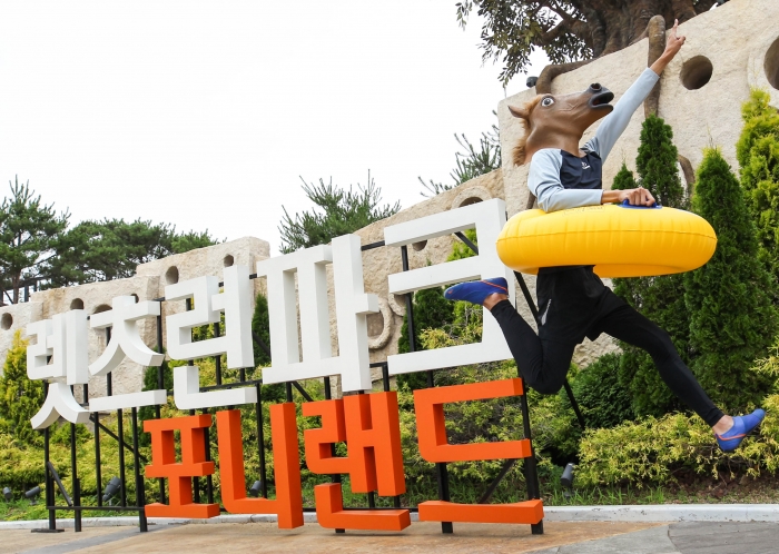 한국마사회 렛츠런파크 서울에서 8월 3일과 8월 17일에 ‘포니 워터랜드 풀 사이드 파티’가 열린다(사진 제공= 한국마사회 홍보부).