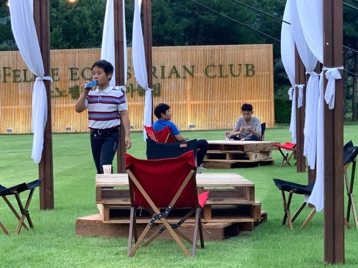 대명그룹 소노펠리체 승마클럽이 7월 30일부터 8월 2일까지 강원도 홍천에서 ‘2019 여름 어린이 승마캠프’를 개최했다(사진 제공= 대명그룹).