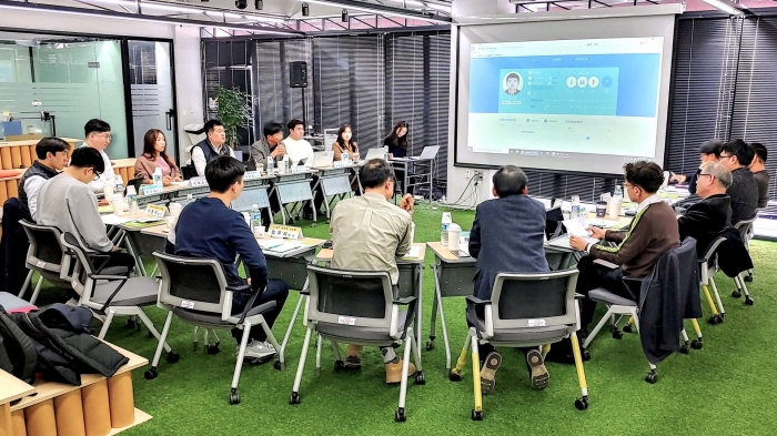 창업진흥원 온라인 멘토링 시스템 개선 회의 모습