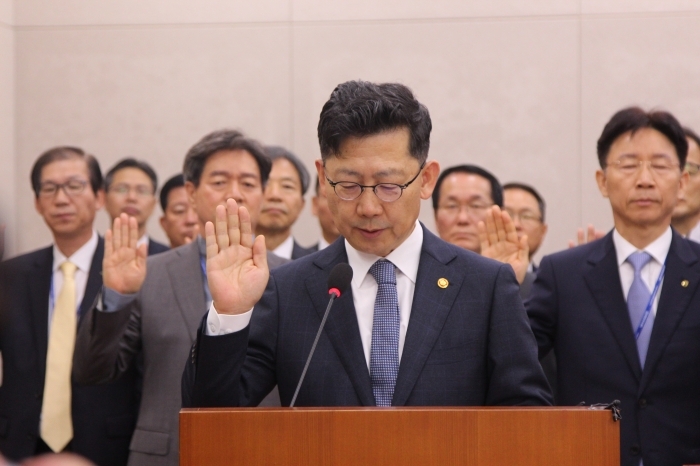 2019년 농해수위 국정감사에서 선서하는 김현수 농림축산식품부 장관 ⓒ미디어피아 황인성